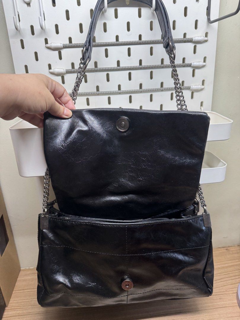 Black Leather Shoulder Bag with Chain Strap (Category: Shoulder Bags) located in Manila. Submitted by xenasales (Listing ID 1464374608, Image 3). Description: - Sleek black leather shoulder bag - Elegant chain strap - Secure magnetic flap closure - Interior zippered compartment - Multiple internal pockets - Ample space for everyday essentials - Perfect for daily use.