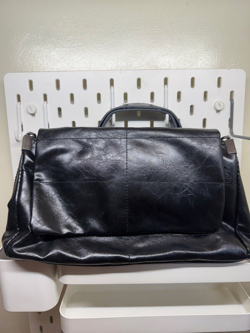 Black Leather Shoulder Bag with Chain Strap (Category: Shoulder Bags) located in Manila. Submitted by xenasales (Listing ID 1464374608, Image 2). Description: - Sleek black leather shoulder bag - Elegant chain strap - Secure magnetic flap closure - Interior zippered compartment - Multiple internal pockets - Ample space for everyday essentials - Perfect for daily use.
