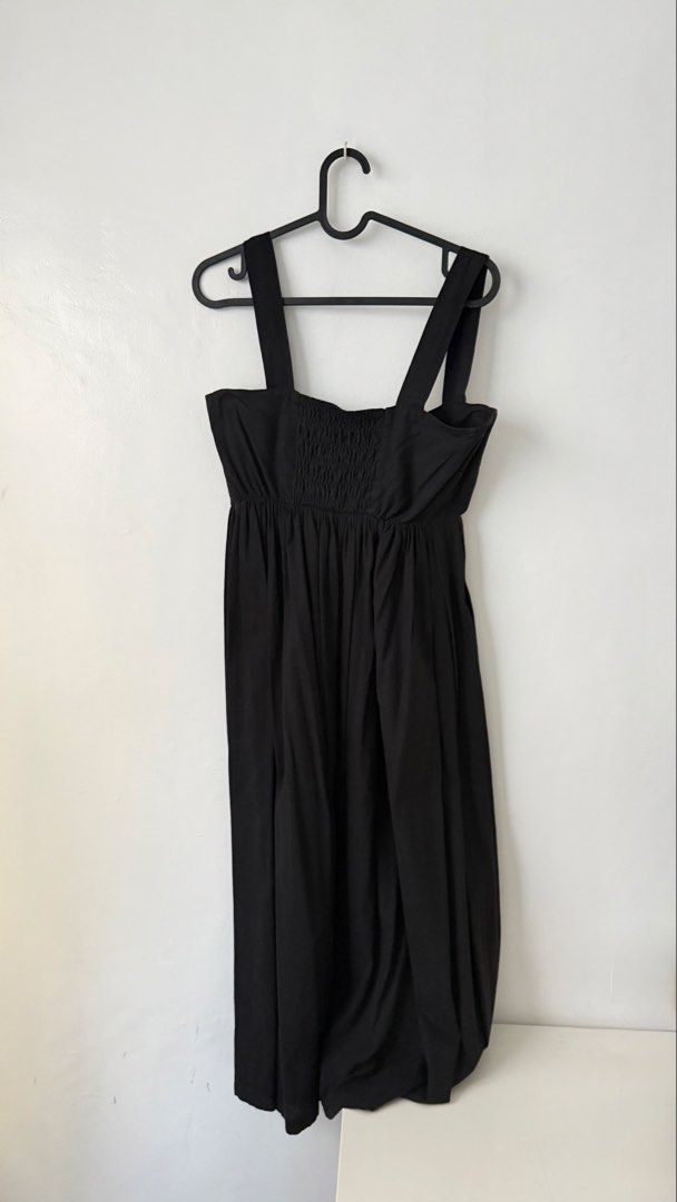 Black Midi Dress (Category: Dresses) located in Cainta. Submitted by getsometin (Listing ID 1464369896, Image 2). Description: .