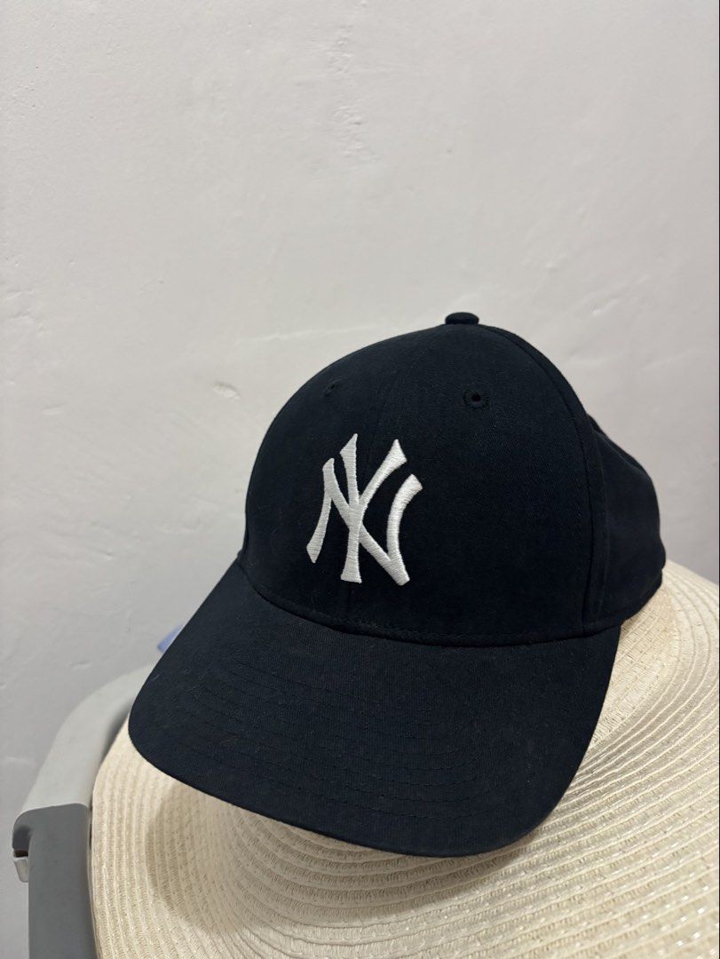Black New York Yankees Black Baseball Cap (Category: Caps & Hats) located in Manila. Submitted by shopmik4scloset (Listing ID 1464556474, Image 2). Description: Hi 👋🏽 Yes, it’s available ! Authentic & No issues 📍Sampaloc Manila 🚚 Lalamove or J&T 💵 Gcash or Bank Transfer No meet ups, cod or free sf ! .