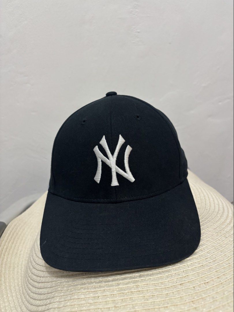 Black New York Yankees Black Baseball Cap (Category: Caps & Hats) located in Manila. Submitted by shopmik4scloset (Listing ID 1464556474, Image 1). Description: Hi 👋🏽 Yes, it’s available ! Authentic & No issues 📍Sampaloc Manila 🚚 Lalamove or J&T 💵 Gcash or Bank Transfer No meet ups, cod or free sf ! .