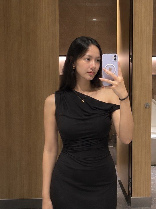 Black One-Shoulder Twist Dress (Category: Dresses) located in Cavite. Submitted by helloize (Listing ID 1464360616, Image 1). Description: Above the knee length. Used once for wedding event. .