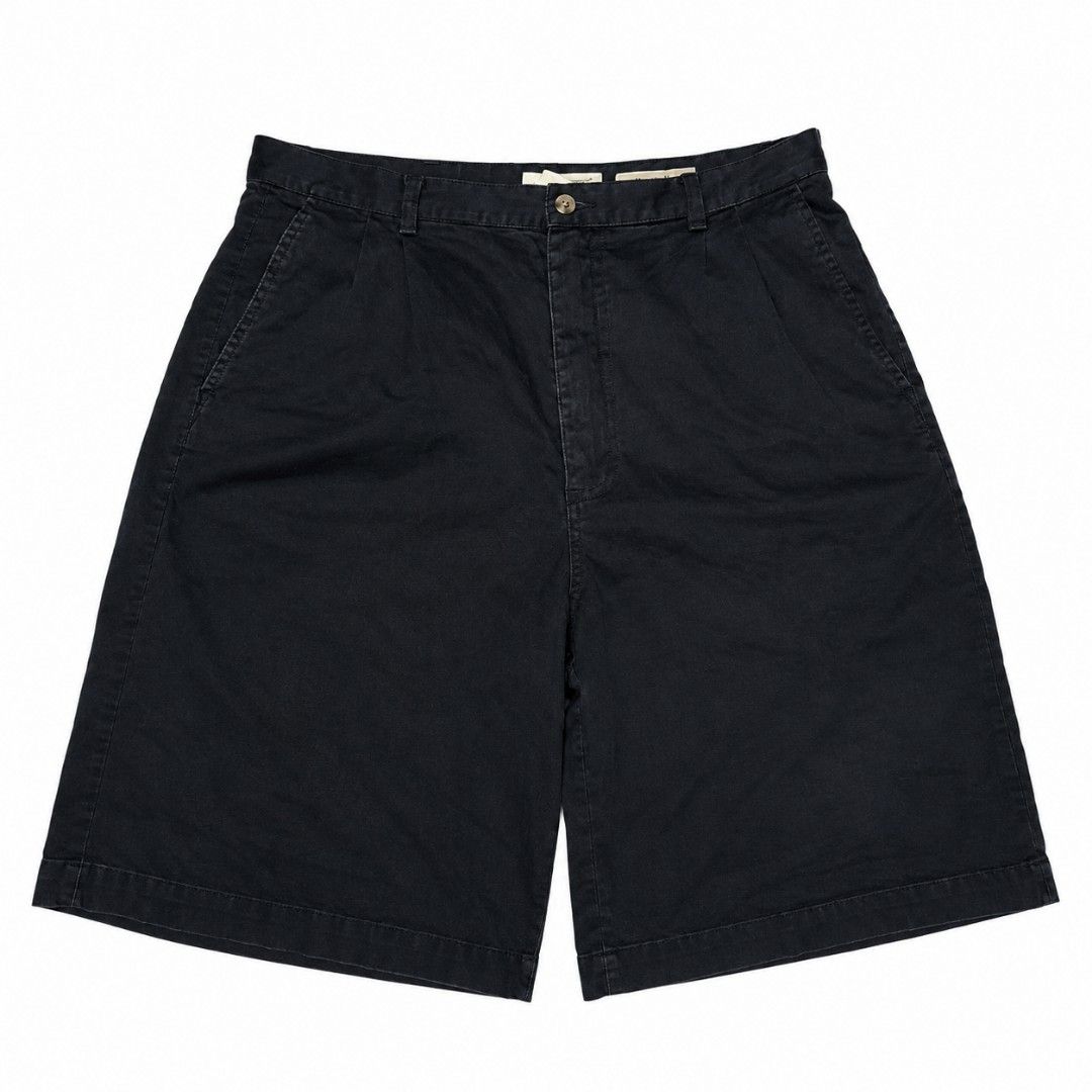 Black Pleated Shorts (Category: Shorts) located in Manila. Submitted by chieezz (Listing ID 1464471903, Image 1). Description: - Classic black shorts - Features a pleated front - Button and zip closure - Made from sturdy cotton twill fabric - Perfect for casual wear or dressing up - Simple and versatile design.