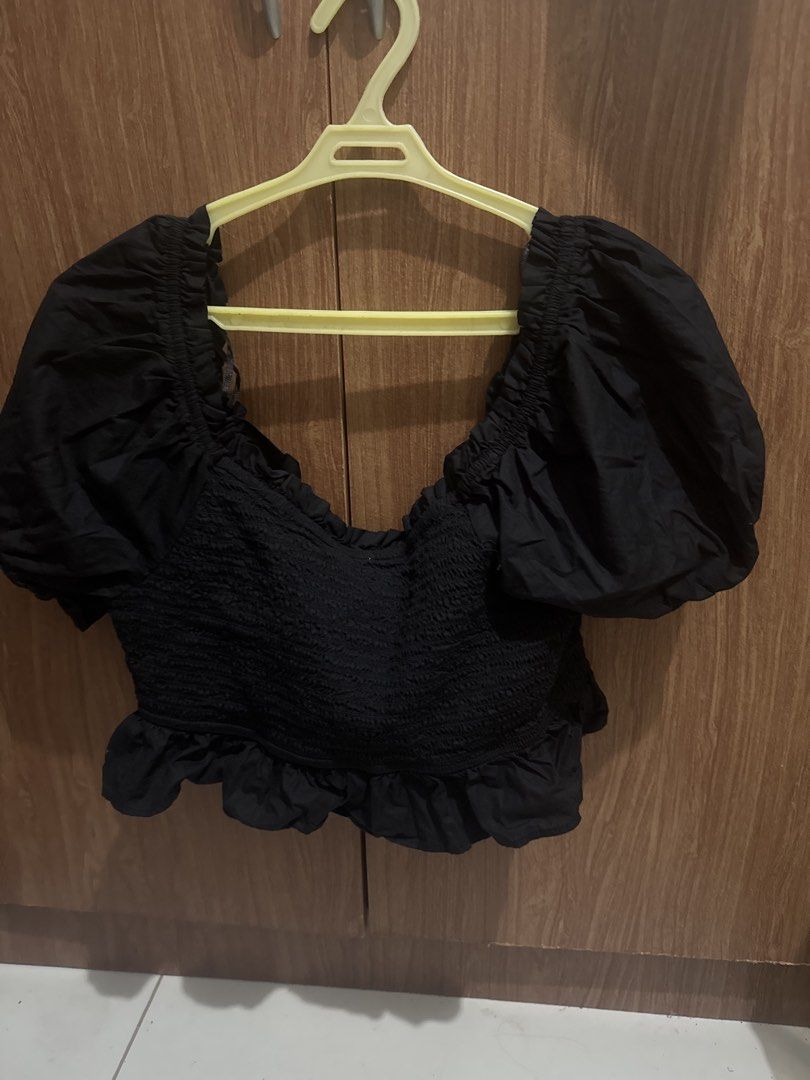 Black Puff Sleeve Smocked Crop Top (Category: Blouses) located in Manila. Submitted by goodthriftfinds (Listing ID 1464359748, Image 2). Description: - Cute black crop top - Square neckline with tie detail - Smocked bodice - Puff sleeves - Ruffled hem - Versatile for casual outings or dressing up.