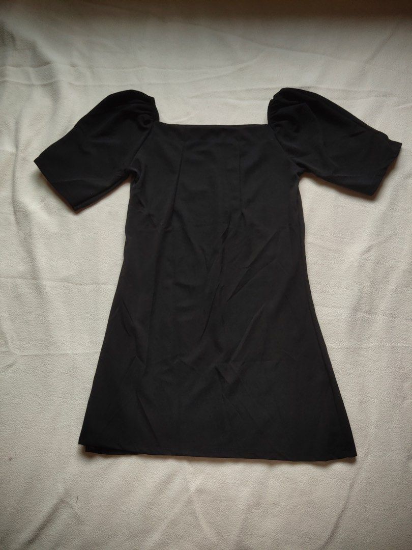 Black Puff Sleeve Square Neck Mini Dress (Category: Dresses) located in Caloocan City. Submitted by angelinee123 (Listing ID 1464418722, Image 2). Description: Size L - 28 to 29 waist Best for petite girls •Payment methods: Gcash (item price + sf) • Payment first policy • Delivery option: - J&t delivery : 2-3 days depends on loc - Lalamove: same day delivery - meetup: 5th avenue lrt station only (cod avail).
