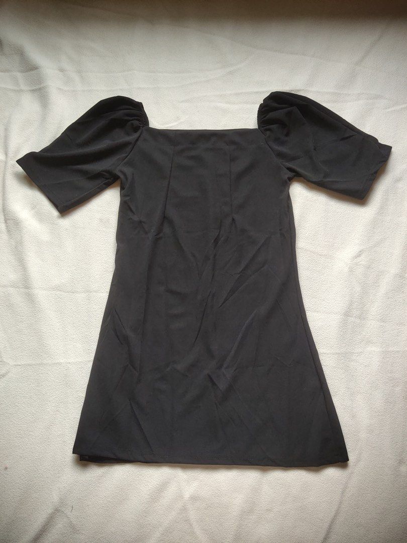Black Puff Sleeve Square Neck Mini Dress (Category: Dresses) located in Caloocan City. Submitted by angelinee123 (Listing ID 1464418722, Image 3). Description: Size L - 28 to 29 waist Best for petite girls •Payment methods: Gcash (item price + sf) • Payment first policy • Delivery option: - J&t delivery : 2-3 days depends on loc - Lalamove: same day delivery - meetup: 5th avenue lrt station only (cod avail).