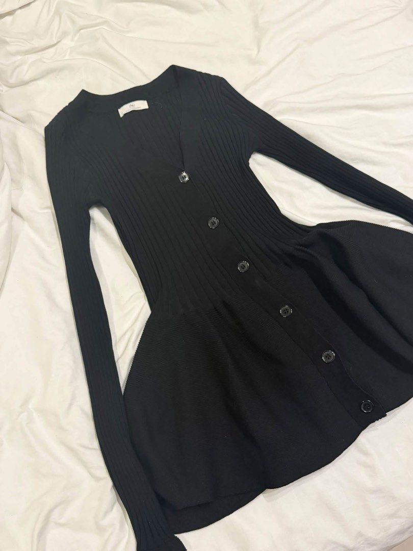 Black Ribbed Button-Up V-Neck Mini Dress (Category: Dresses) located in Pasay City. Submitted by cia.clln (Listing ID 1464454965, Image 2). Description: Cute black ribbed V-neck dress with button-up front and flared skirt. Long sleeves. Versatile for any occasion..