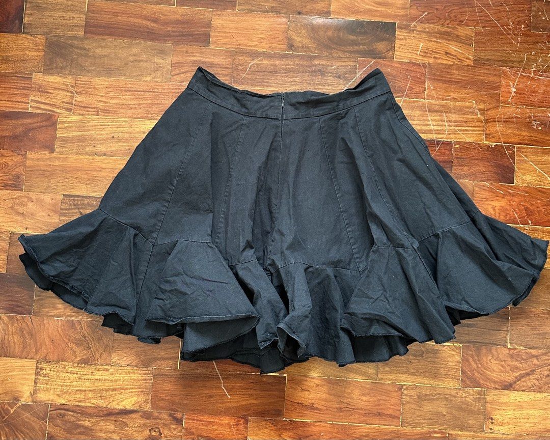 Black Ruffle Hem Skirt Size S (Category: Skirts) located in Cainta. Submitted by buy.preloved (Listing ID 1464375612, Image 1). Description: - Black skirt with a stylish ruffled hem - Zipper closure at the back - Size S (check measurements if needed) - Please note: small stain on one of the ruffles (see 2nd photo).