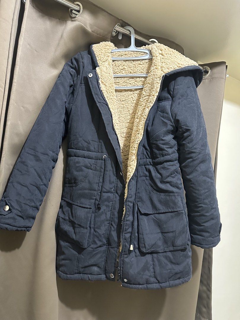 Black Sherpa Lined Parka Jacket with Hood (Category: Coats, Jackets and Outerwear) located in Villasis. Submitted by juliaxgamboa (Listing ID 1464457405, Image 1). Description: - Warm navy blue parka jacket - Cozy sherpa lining for extra warmth - Attached hood - Multiple front pockets - Zipper closure - Ideal for colder weather - Easy to wear and style.