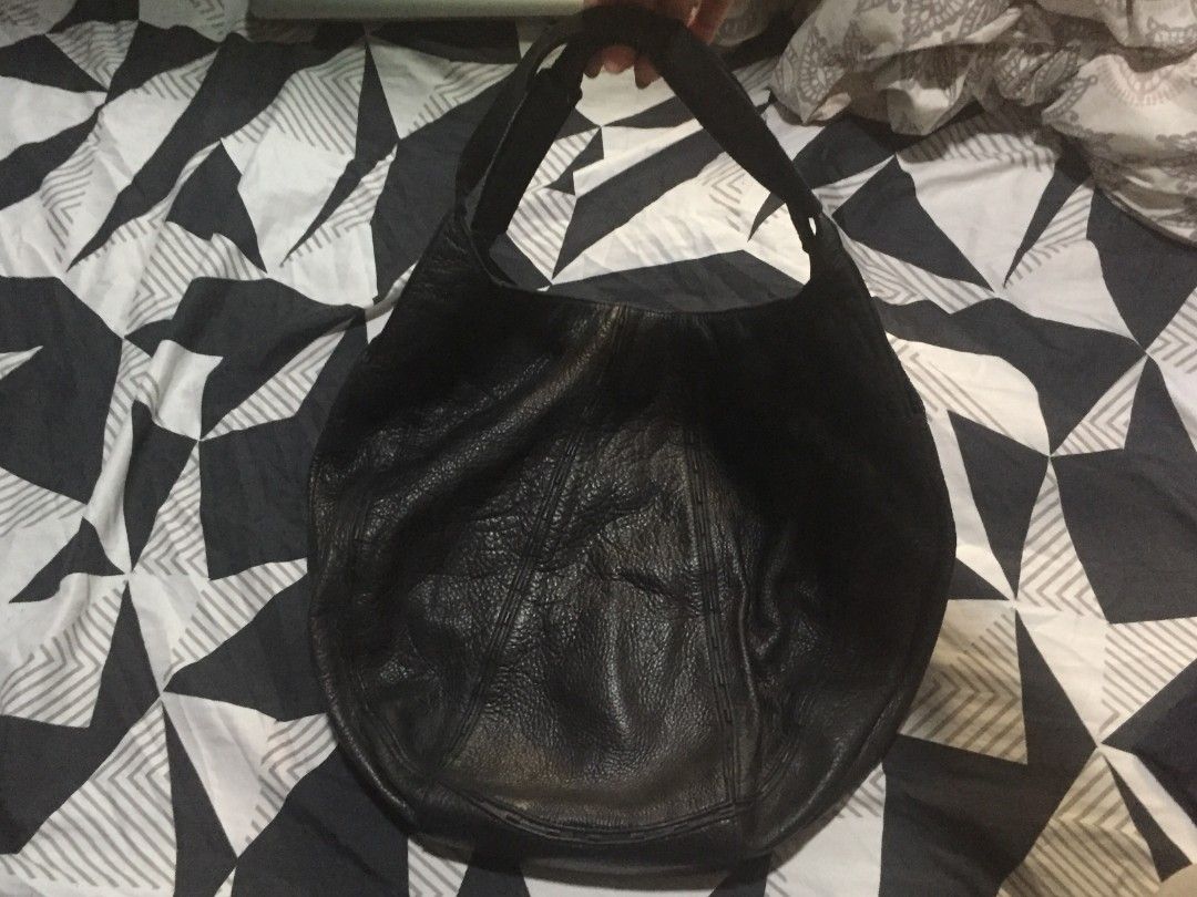 Black Boho Shoulder Bag | Black & White Pattern Inside | Kelsi Dagger (Category: Shoulder Bags) located in Calamba. Submitted by vivienne.fk (Listing ID 1464368281, Image 1). Description: ‎📍 Calamba, Laguna ‎MOP: GCash ‎MOD: J&T ‎ ‎RULES (please read before ordering) ♡ ‎★ SF will be shouldered by the buyer ‎★ Please manage expectations — all items are preloved ‎★ Colors may slightly vary due to lighting and screen settings ‎★ No return, no refun