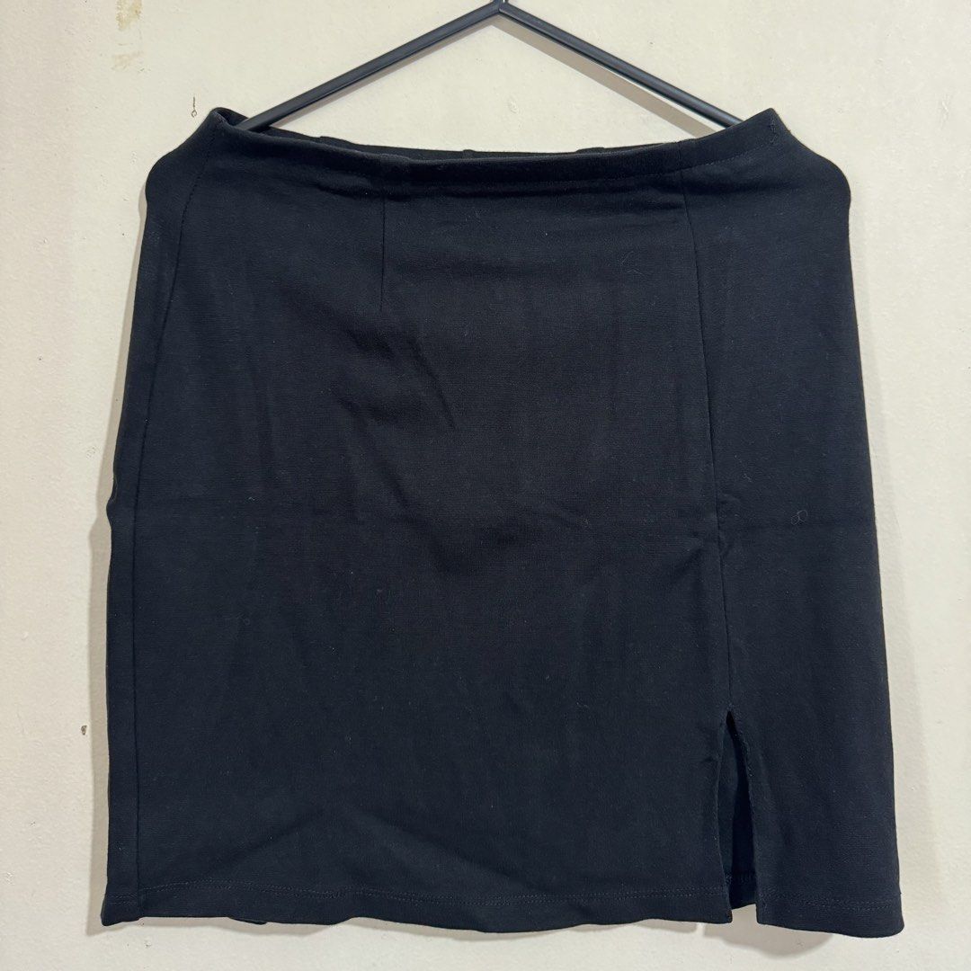 Black Skirt (Category: Skirts) located in Licab. Submitted by imvincentleo (Listing ID 1464436527, Image 1). Description: .