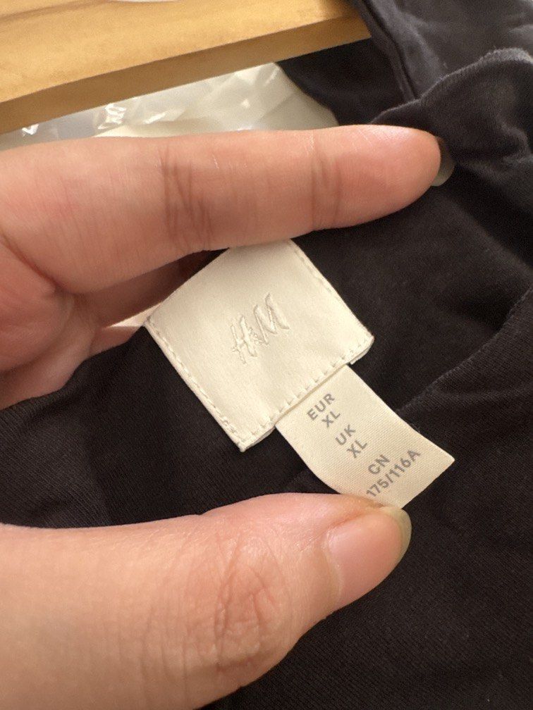 Black Sleeveless Bodysuit (Category: Others Tops) located in Mexico. Submitted by studioleraph (Listing ID 1464398446, Image 3). Description: 🛍️ Perfect for your personal wardrobe 🫶 👗 The actual item being sold is the original garment shown in the product photos. Small differences in fit, drape, color, texture, or details may occur. 💌 Condition: • Preloved; Please wash the items before wearing. • Please manage expectations as these are vintag
