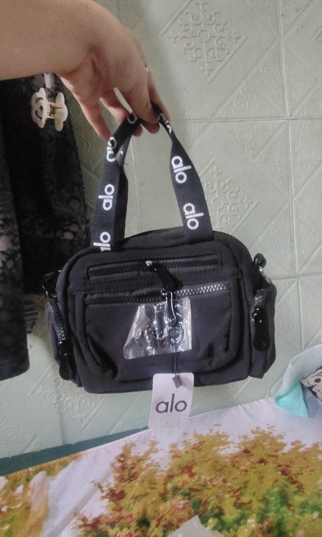 black slingbag (Category: Cross-body Bags) located in Las Pinas. Submitted by anne1411 (Listing ID 1464391932, Image 1). Description: two way handbag/slingbag small size. kasya long wallet, cellphone, spacious. canvass material. ganda 😍.