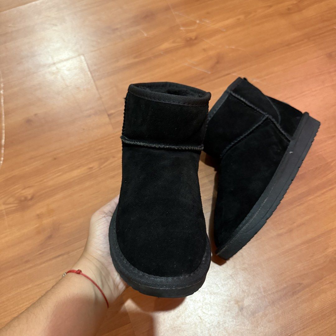 Black Suede Boots (Category: Boots) located in Baguio. Submitted by puss_n_boots2600 (Listing ID 1464422911, Image 3). Description: Black Suede Boots Size 39 No Flaws.