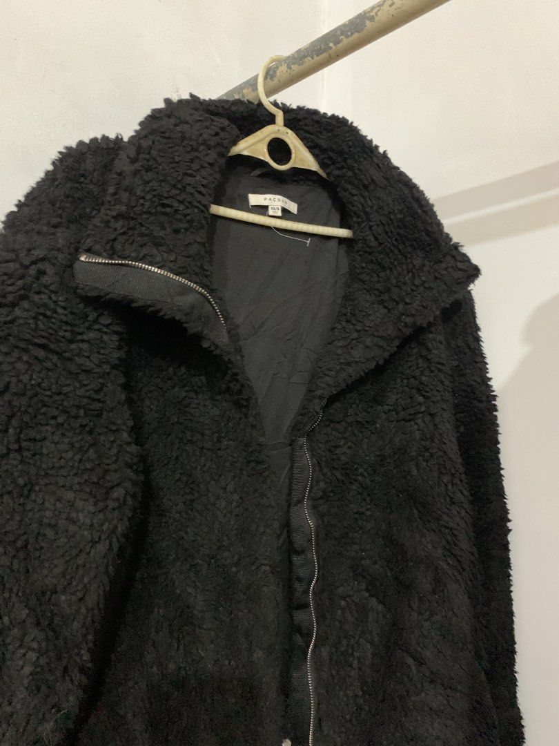 Black Teddy Fleece Zip-Up Jacket (Category: Coats, Jackets and Outerwear) located in Manila. Submitted by spaceshop12345 (Listing ID 1464459824, Image 3). Description: - Cozy black teddy fleece jacket - Zip-up front with collar - Features a zippered chest pocket - Ideal for warmth and comfort - Versatile for easy styling.