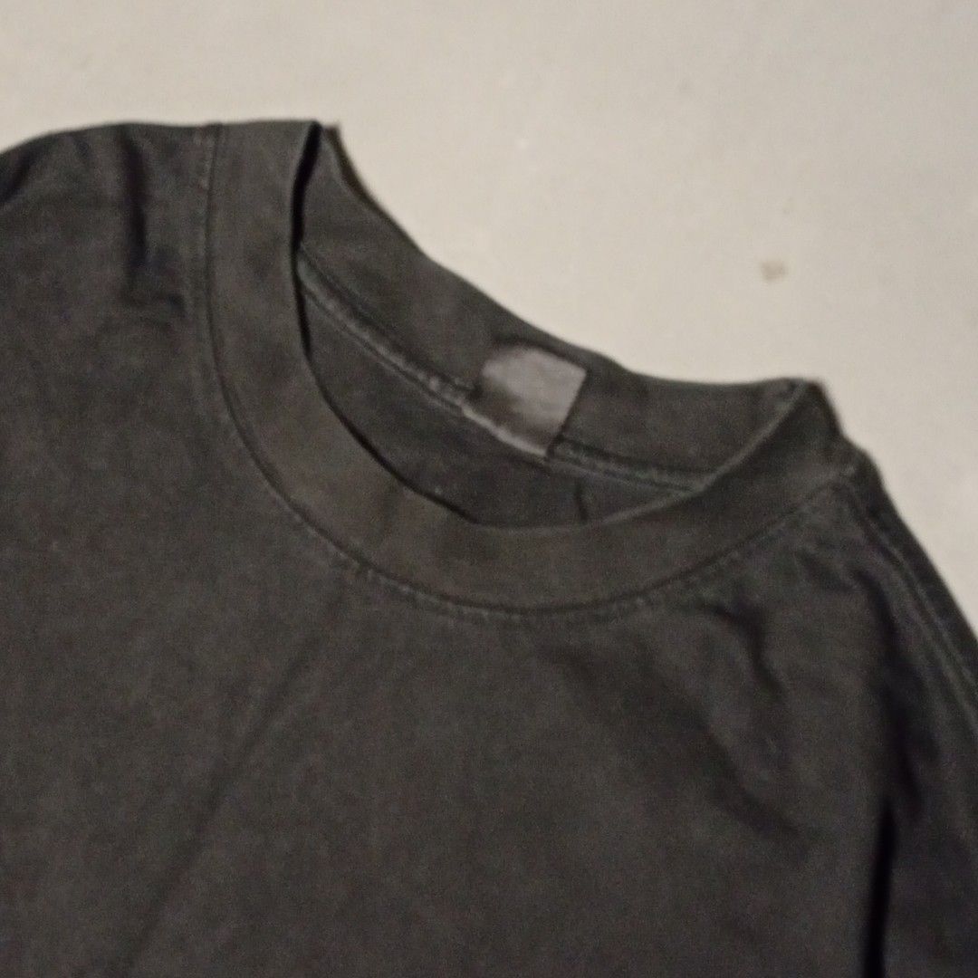 Black T-shirt (Category: Tshirts & Polo Shirts ) located in Baguio. Submitted by dee_jae1 (Listing ID 1464521618, Image 3). Description: Heavyweight oversized black shirt ________________________________ •DIMENSIONS(INCHES) 📐 Length: 28 Width: 24 Sleeve Length: 9 ________________________________ •DETAILS 🔍 Issue: none Condition: 10/10 Color Rate: 10/10 .