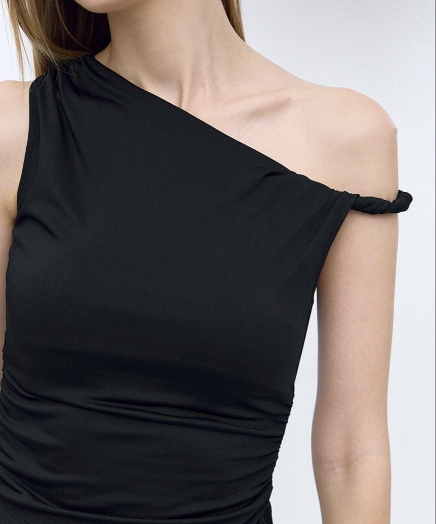 Black Twisted one-shoulder (Category: Sleeveless) located in San Fernando. Submitted by lovedbylove__ (Listing ID 1464507804, Image 2). Description: BLACK TWISTED ONE-SHOULDER TOP SMALL-MED BNEW .