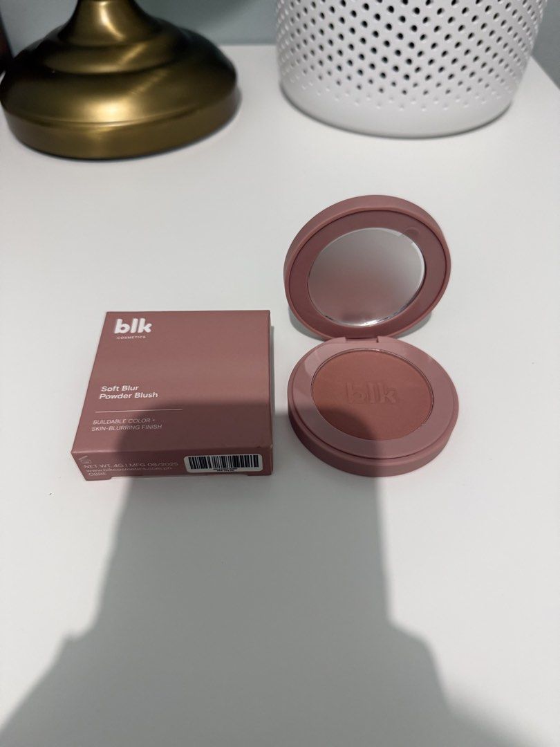 Blk Cosmetics Soft Blur Powder Blush - Souffle (Category: Makeup) located in Bulacan. Submitted by annesandiego (Listing ID 1464502808, Image 1). Description: swatched only once loc: sta. maria, bulacan.
