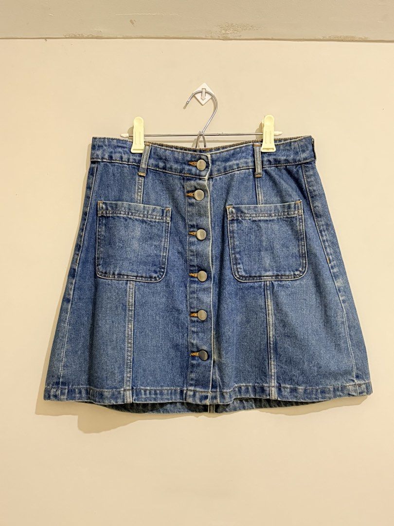 Blue Button-Front Denim Skirt (Category: Skirts) located in San Pedro. Submitted by itsminaxvii (Listing ID 1464476687, Image 1). Description: - Classic blue denim skirt - A-line cut - Button-front closure - Two front pockets with flap details.