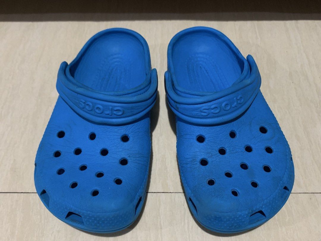 Blue Crocs for Kids (Category: Slippers & Slides) located in Pasig City. Submitted by identek (Listing ID 1464390898, Image 2). Description: Blue Crocs for Kids - Classic blue Crocs - Easy slip-on and off design - Adjustable strap can be flipped back - Ideal for casual wear, gardening, or beach trips - Shows scuffs from normal use.