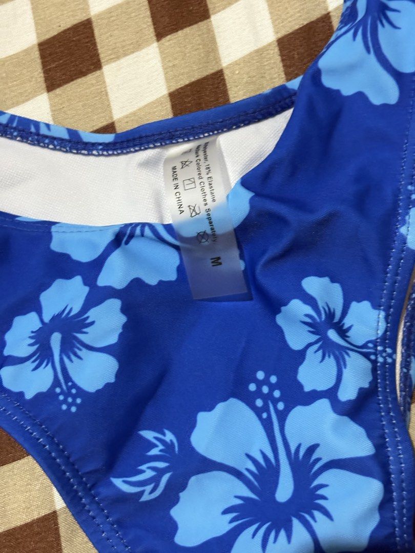 Blue Floral Bikini Set (Category: Bikinis & Swimsuits) located in Valenzuela. Submitted by asisalyss36611 (Listing ID 1464403470, Image 2). Description: - Cute blue bikini with a floral print - Ties at the neck and back for adjustable fit - Cheeky style bottoms - Size M - Ideal for beach or pool days.
