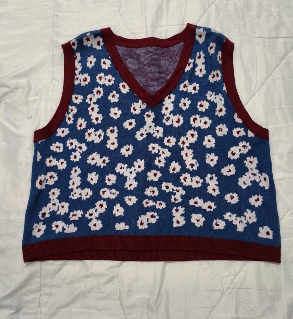 Blue Floral Vest Top (Category: Others Tops) located in Dasmarinas. Submitted by modcloset_ph (Listing ID 1464401249, Image 1). Description: .
