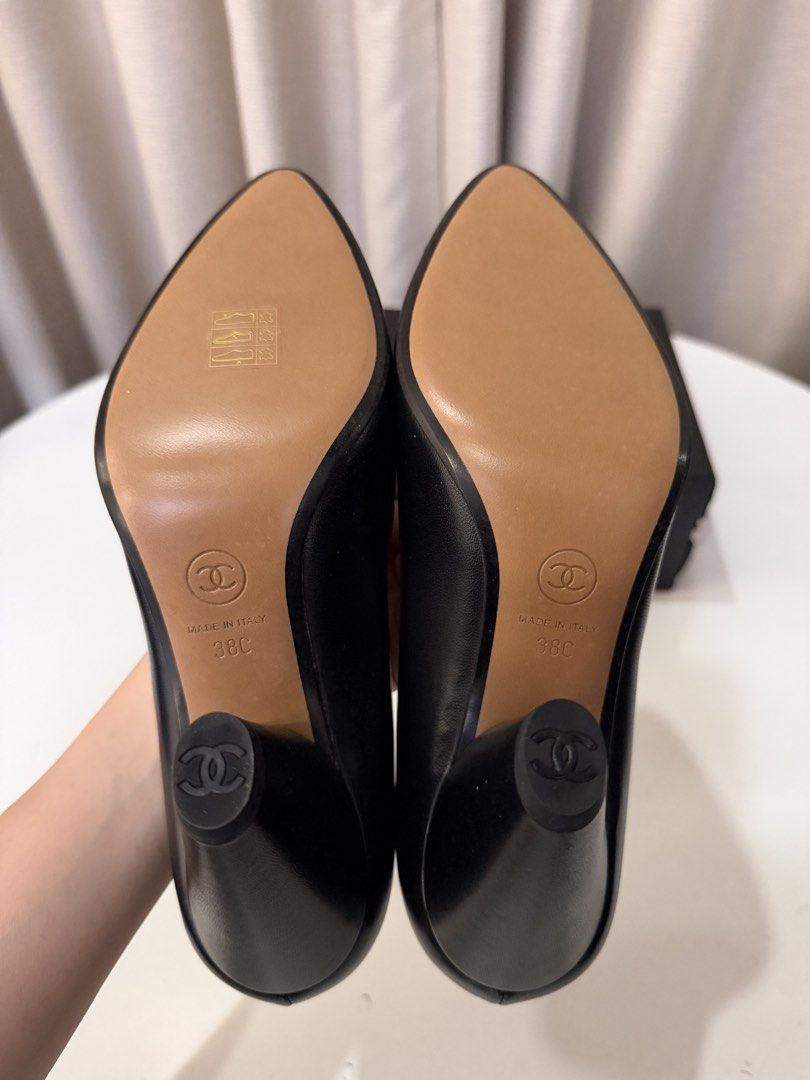 BNEW CHANEL PUMPS S38 (Category: Sneakers & Footwear) located in Taguig. Submitted by signature.goods (Listing ID 1464454600, Image 3). Description: with box.