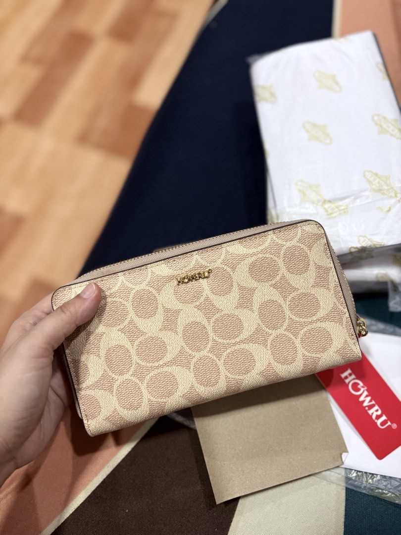 BNEW HOWRU WALLET SUPER GANDA (Category: Wallets & Card holders) located in Tagum. Submitted by jademarch (Listing ID 1464360170, Image 1). Description: NAKA SALE FROM 650 TO LONG WALLET WHAT YOU SEE IS WHAT YOU GET MAKAPAL MATIBAY.