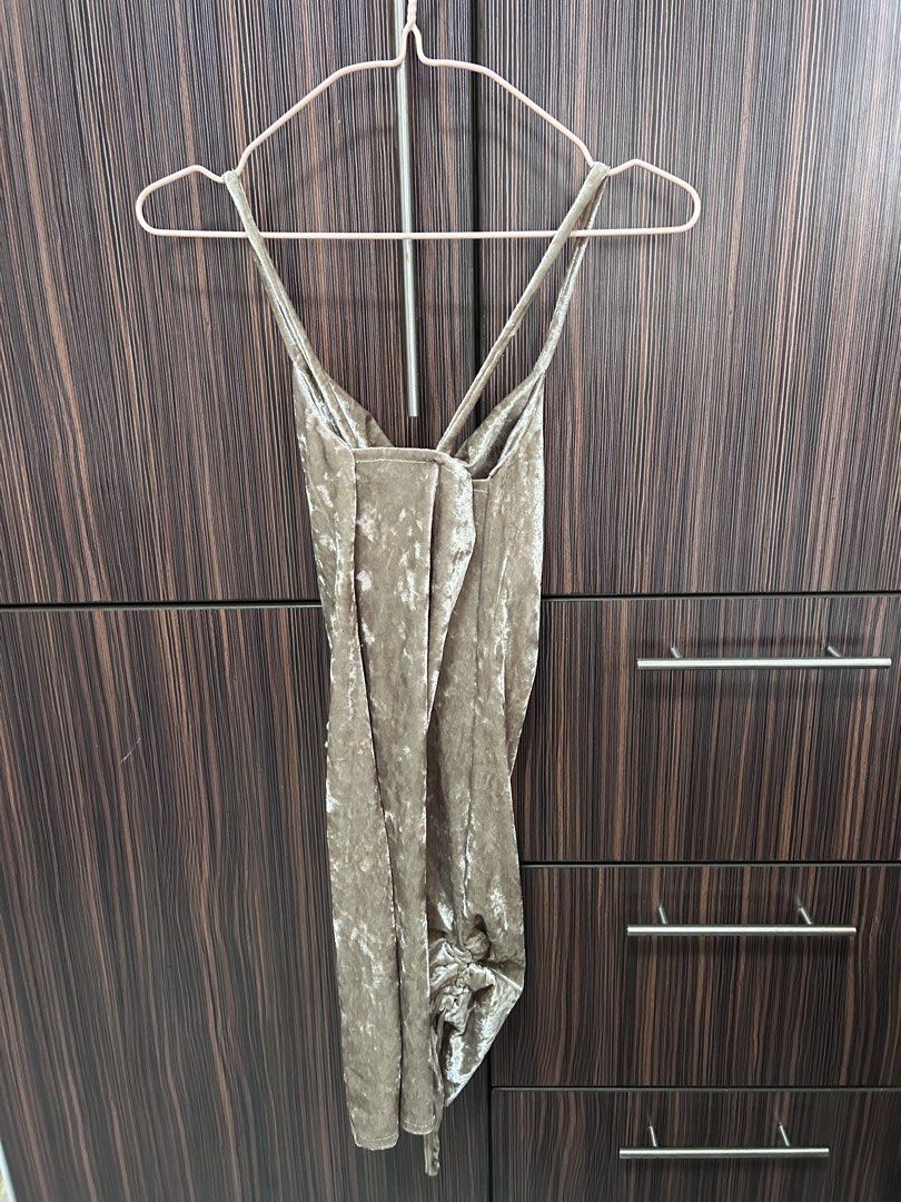 Bodycon Glitter Dress One Size Stretchable (Category: Dresses) located in Cebu City. Submitted by pau.ky (Listing ID 1464481678, Image 3). Description: -RFS: Decluttering - Sparkly bodycon dress - One size fits most (very stretchy material) - Features a beautiful glitter effect - Ideal for parties and nights out - NEVER USED - Note: Actual color may vary slightly due to lighting.