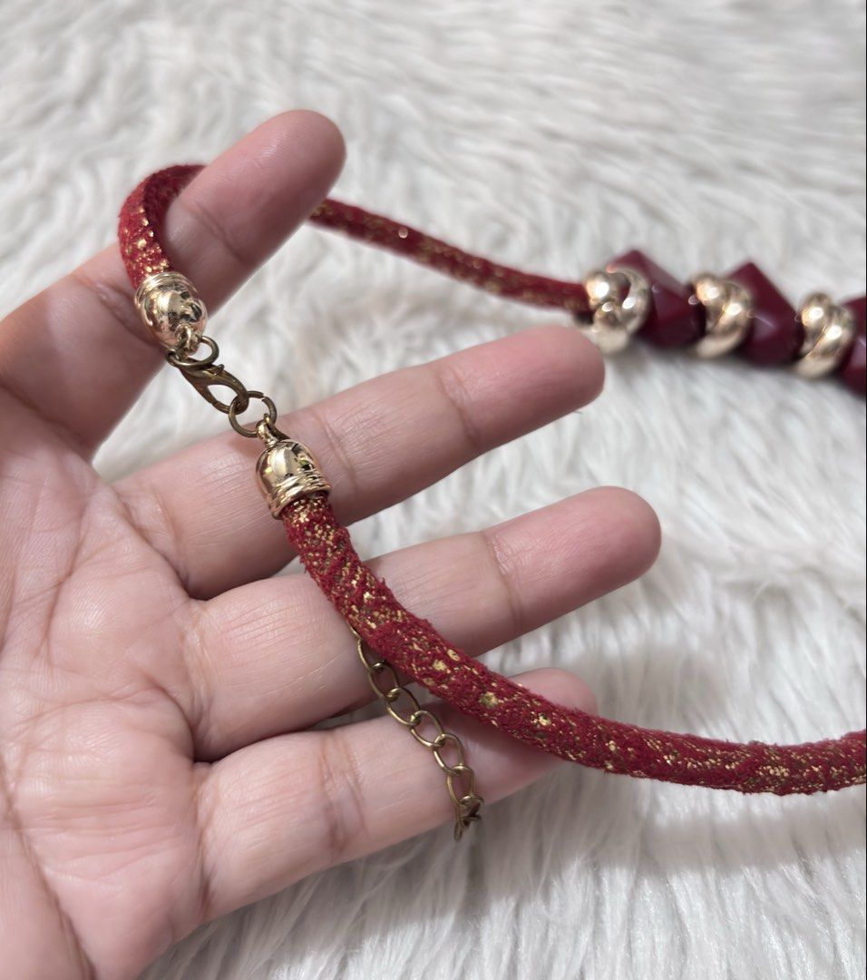 Bold statement necklace (Category: Necklaces) located in Paranaque City. Submitted by dalle_closet (Listing ID 1464376532, Image 3). Description: length: 45 to 52cm.