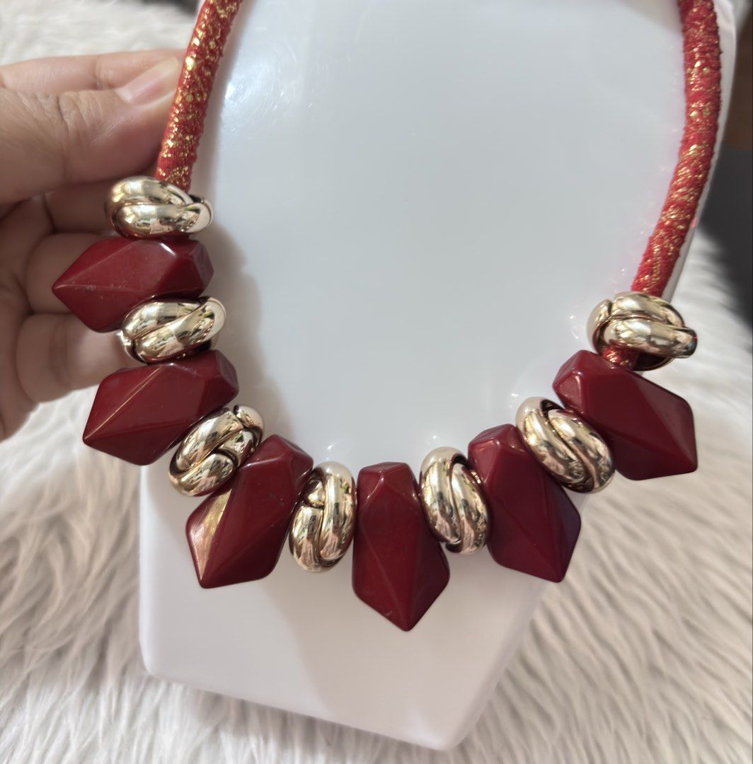 Bold statement necklace (Category: Necklaces) located in Paranaque City. Submitted by dalle_closet (Listing ID 1464376532, Image 2). Description: length: 45 to 52cm.