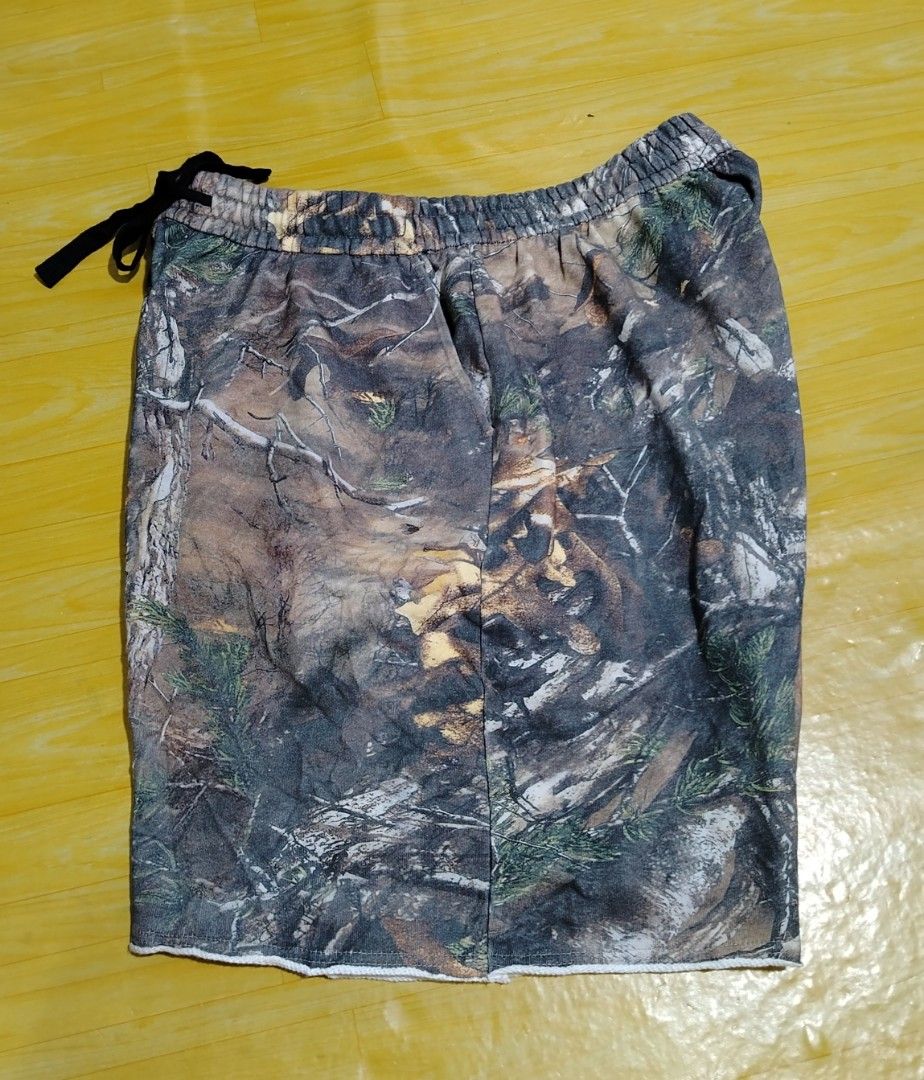 BONLESS Camo Cargo Shorts Size XL (Category: Shorts) located in Lucena. Submitted by thrifteditem (Listing ID 1464386233, Image 2). Description: - BONLESS Camouflage Shorts - Size: XL (fits 180/82A) - Features: Elastic waistband with drawstring - Style: Classic, versatile camouflage pattern - Ideal for: Casual wear, outdoor activities, everyday comfort.