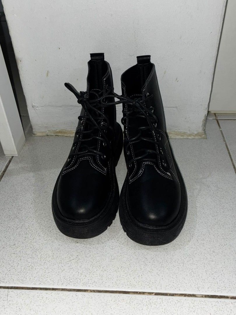 Boots - can be unisex (Category: Boots) located in Mandaluyong City. Submitted by lylforms (Listing ID 1464429425, Image 2). Description: brand: n/a size: US 6.5, EU 37 brand new/never used probably from shoppee.