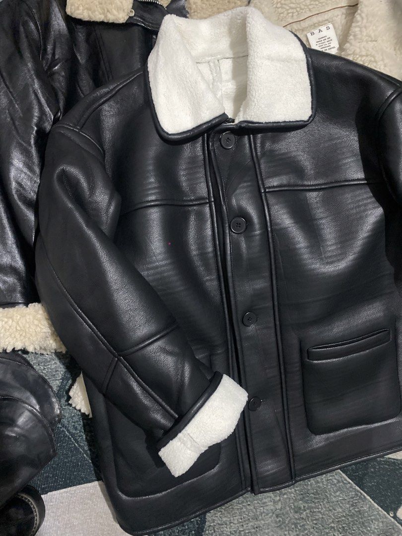Boxy leather jacket (Category: Coats, Jackets and Outerwear) located in Baguio. Submitted by jelaitrift (Listing ID 1464560799, Image 3). Description: Parang brandnew pa Sobrang worth it ganda ng leather not bakbakin.