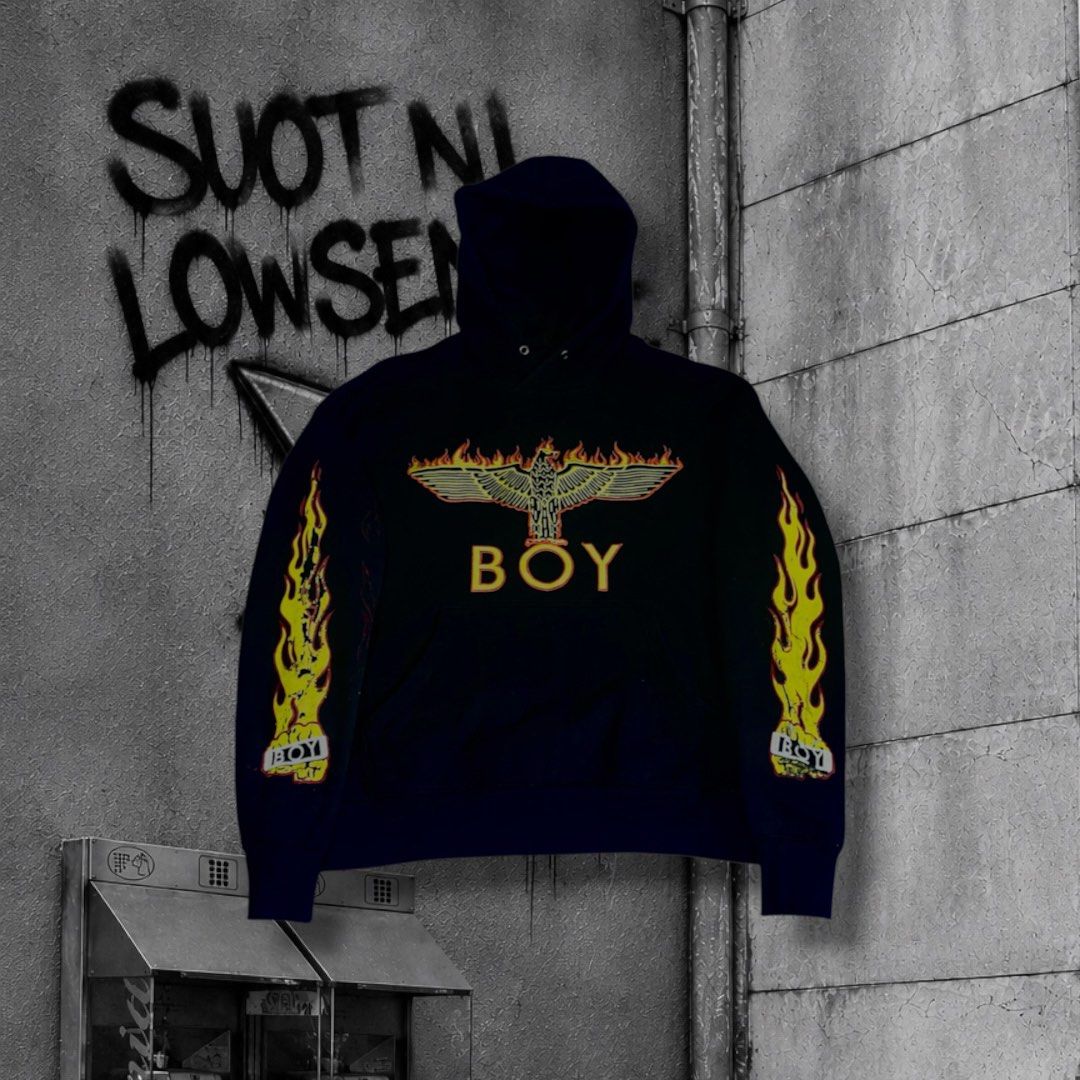 BOY LONDON (Category: Hoodies) located in Cavite. Submitted by suotnilowsenze (Listing ID 1464364583, Image 1). Description: BOY LONDON Width: 22 Length: 25 (MEDIUM) Color rate: 9.5/10 Issue: Cracked sleeve print, Tattered sleeve hem Good Condition ₱399+ 125 SHIPPING FEE.