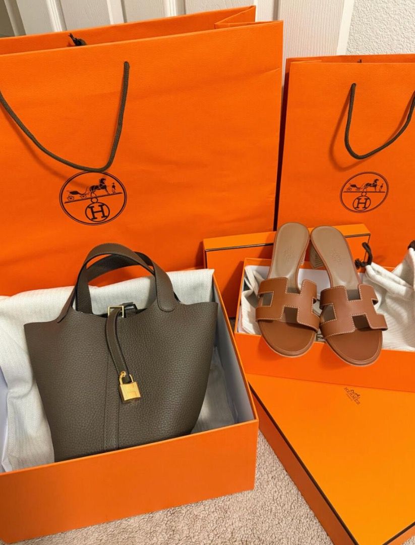 Picotin 18 - Stamp G 2026 (Category: Luxury Bags & Wallets) located in Paranaque City. Submitted by minapriveeph (Listing ID 1464397497, Image 1). Description: Brand new Picotin 18 in specious new color V8 Vert Loden! Stamp G 2026 - come complete Selling for 230,000php ( official store price in Ph is almost 250000php ) Box - dustbag - paper bag - ribbons - copy of receipt * Paranaque meet up for transaction ( Cash or Bank transfer ) .