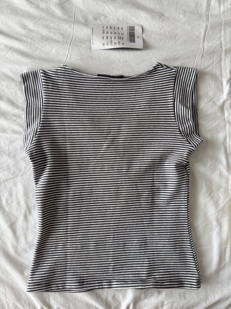 Brandy Melville Amara Top (Category: Sleeveless) located in Manila. Submitted by shrimpdaddy77 (Listing ID 1464362506, Image 3). Description: Never worn before, no defects stains etc Still with tag..