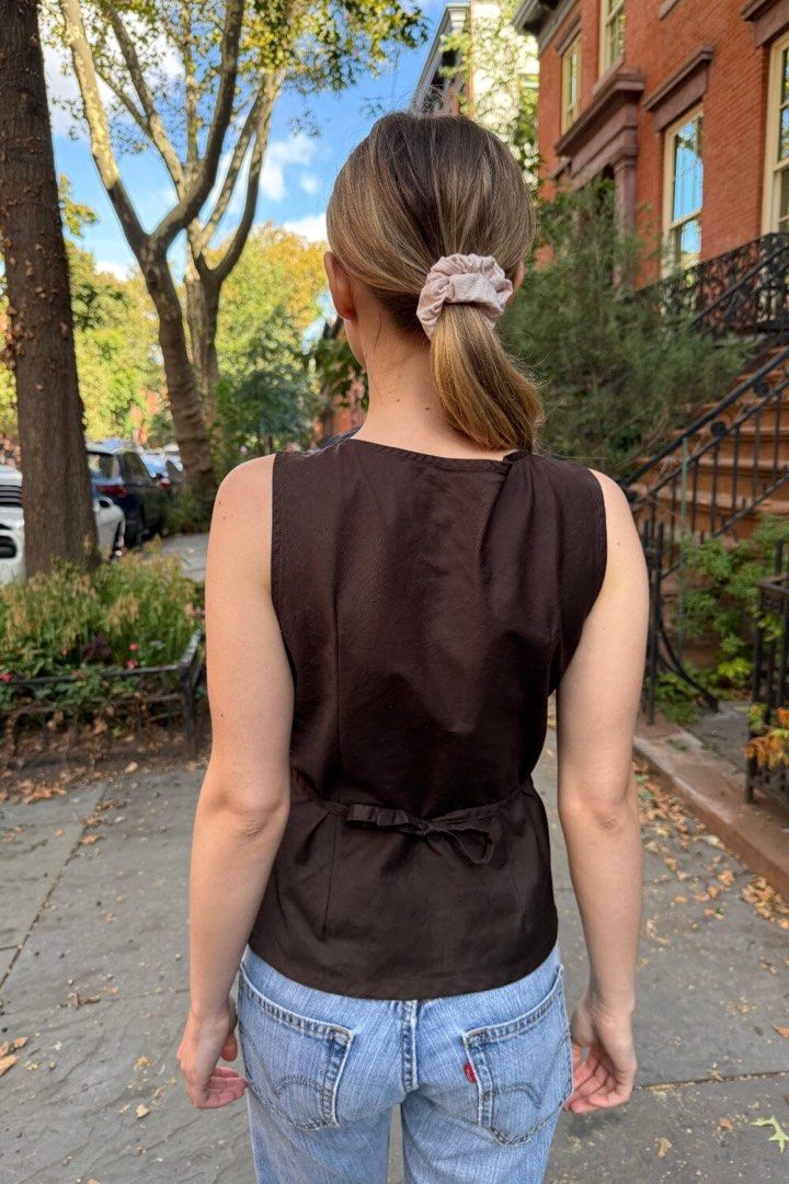 Brandy Melville Brown Rafaela Top (Category: Sleeveless) located in Mandaluyong City. Submitted by im.a.shopaholic (Listing ID 1464569170, Image 2). Description: - Favorite Brandy top in Brown Rafaela - Pairs well with jeans or skirts - Ideal for casual wear or dressing up Bought this in Canada! RFS: decluttering.