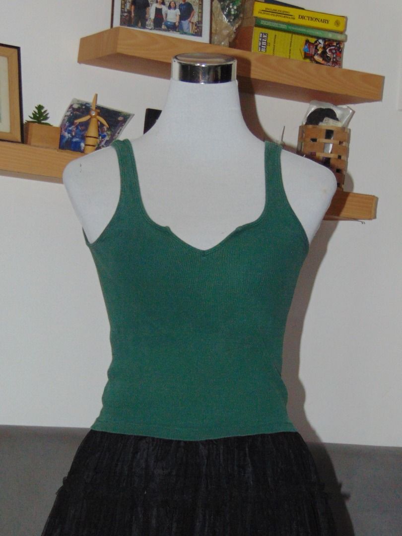 Brandy Melvin Y2k Army Green Crop Top (Category: Sleeveless) located in Angeles City. Submitted by ownit_ac (Listing ID 1464485046, Image 2). Description: Already laundered, ready to wear Brand: BRANDY MELVIN Size: S to semi-M Color may vary due to lighting.