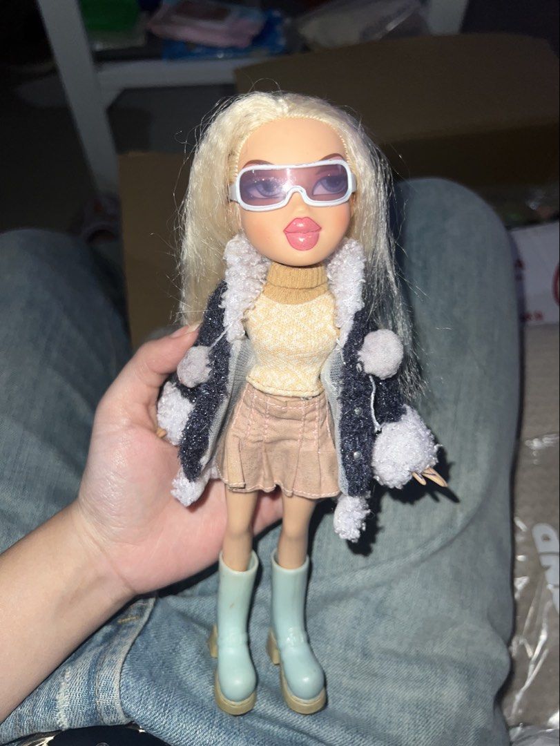 bratz 1st edition wintertime wonderland cloe (Category: Designer & Blind Box Toys) located in Quezon City. Submitted by nala555 (Listing ID 1464378616, Image 2). Description: 10/10 condition have to check on her accessories negotiable pampanga loc j&t or lalamove/meetup .
