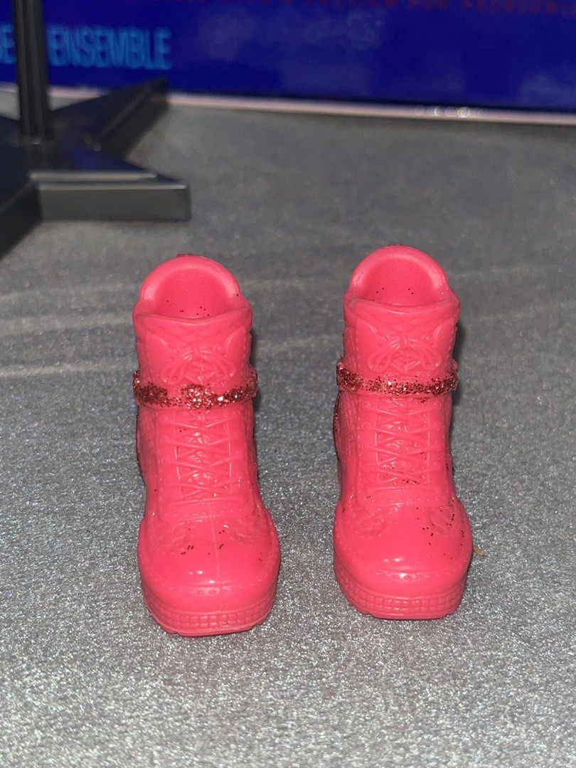 Bratz Pride, Roxxi’s Combat boots with socks (Category: Interactive Toys) located in Zaragoza. Submitted by anikaniknibinipray (Listing ID 1464386167, Image 3). Description: - Bright pink combat boots with glitter (pero tanggal na ibang part) - Socks have some stain .