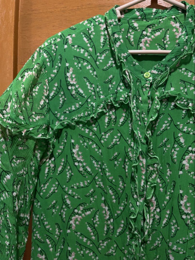 Bright Green boho-chic Dress (Category: Dresses) located in Baguio. Submitted by pawsome_closet (Listing ID 1464459402, Image 2). Description: Medium - large Color is bright green (may appear light and dull due to lighting).