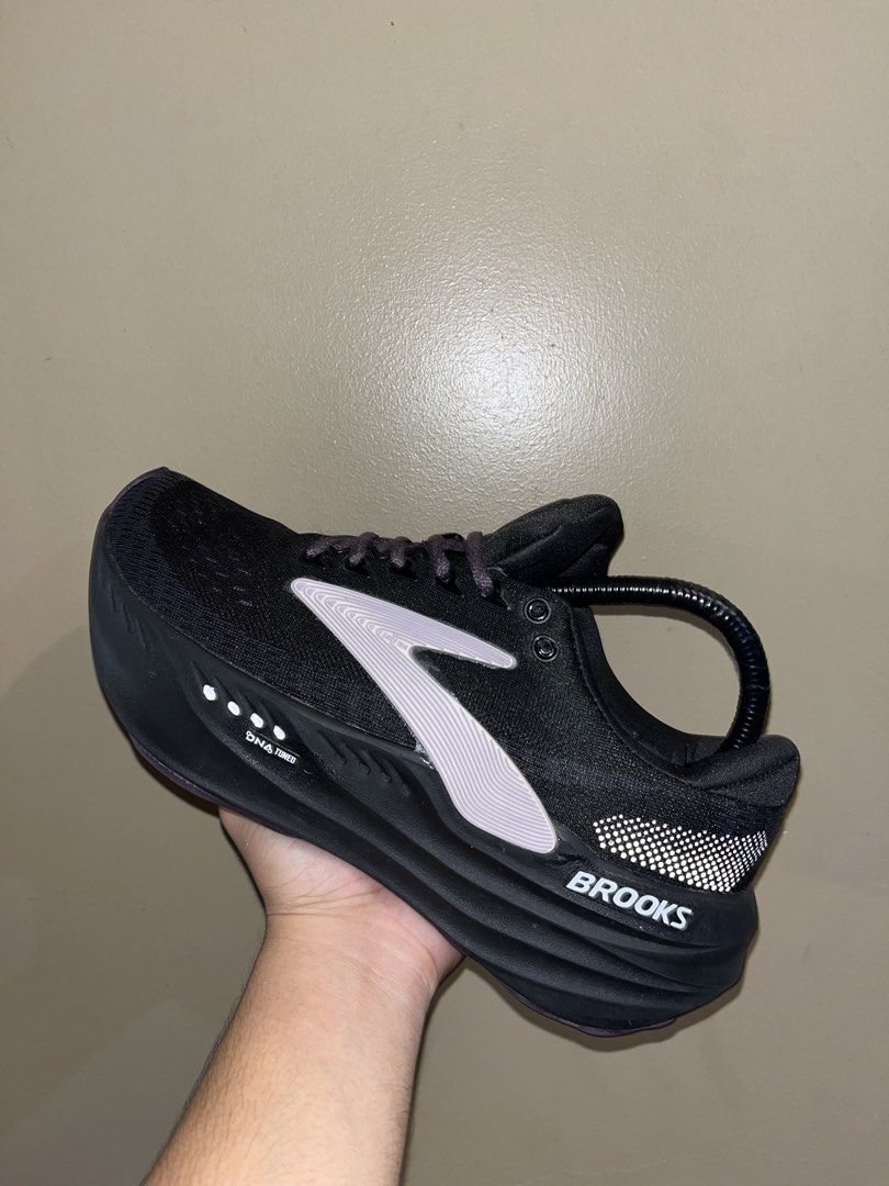 BROOKS GLYCERIN (Category: Sneakers) located in Butuan. Submitted by rnthrifter_finds (Listing ID 1464561367, Image 2). Description: BROOKS GOOD CONDITION.