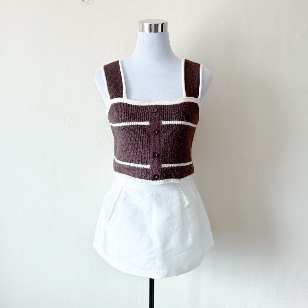 Brown Fuzzy Knit Top (Category: Others Tops) located in Antipolo. Submitted by rosywardrobe (Listing ID 1464417583, Image 1). Description: 🎀 MAKE READING A HABIT 🎀 • No order form, no reservation! • Strictly 1 day reservation • Payment first before order processing • No return, No exchange • Don’t make an offer if you’re not 100% sure • No shipping every weekends — PAYMENT CHANNELS — • GCash • Gotyme • Maya • BDO • BPI • Unionbank — DELIVERY ME