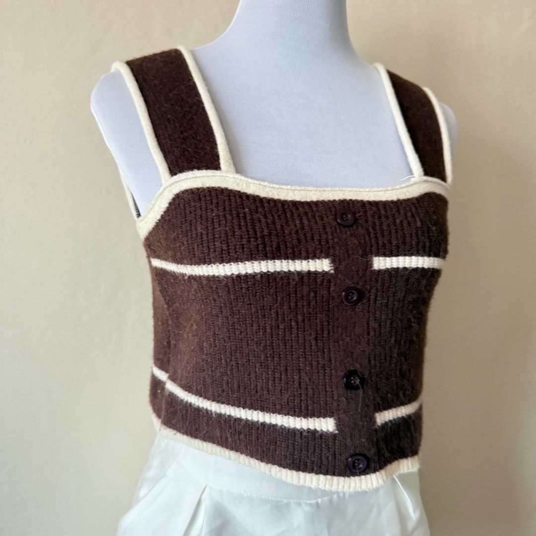 Brown Fuzzy Knit Top (Category: Others Tops) located in Antipolo. Submitted by rosywardrobe (Listing ID 1464417583, Image 3). Description: 🎀 MAKE READING A HABIT 🎀 • No order form, no reservation! • Strictly 1 day reservation • Payment first before order processing • No return, No exchange • Don’t make an offer if you’re not 100% sure • No shipping every weekends — PAYMENT CHANNELS — • GCash • Gotyme • Maya • BDO • BPI • Unionbank — DELIVERY ME