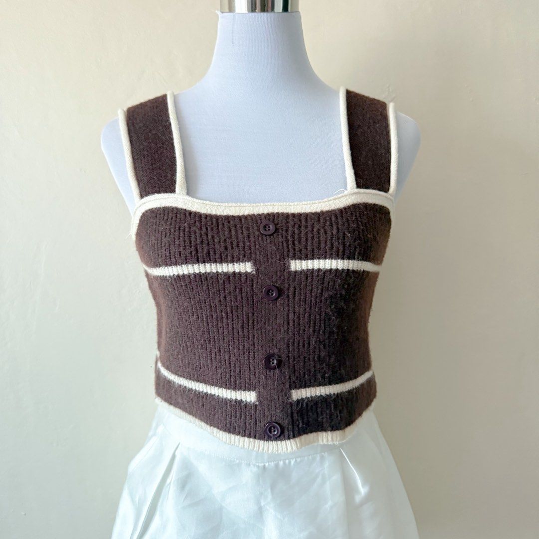 Brown Fuzzy Knit Top (Category: Others Tops) located in Antipolo. Submitted by rosywardrobe (Listing ID 1464417583, Image 2). Description: 🎀 MAKE READING A HABIT 🎀 • No order form, no reservation! • Strictly 1 day reservation • Payment first before order processing • No return, No exchange • Don’t make an offer if you’re not 100% sure • No shipping every weekends — PAYMENT CHANNELS — • GCash • Gotyme • Maya • BDO • BPI • Unionbank — DELIVERY ME