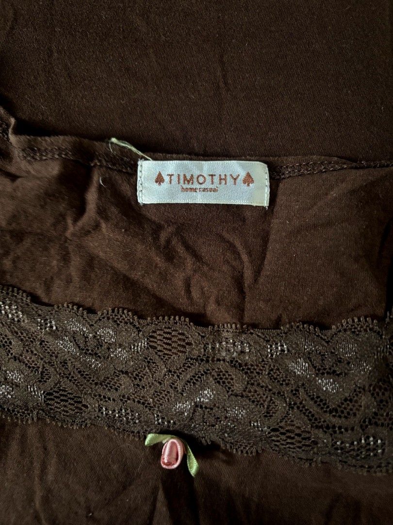 brown milkmaid lace tank top (Category: Sleeveless) located in Quezon City. Submitted by ubelvr (Listing ID 1464361999, Image 2). Description: size s-m with lace & flower design timothy brand.