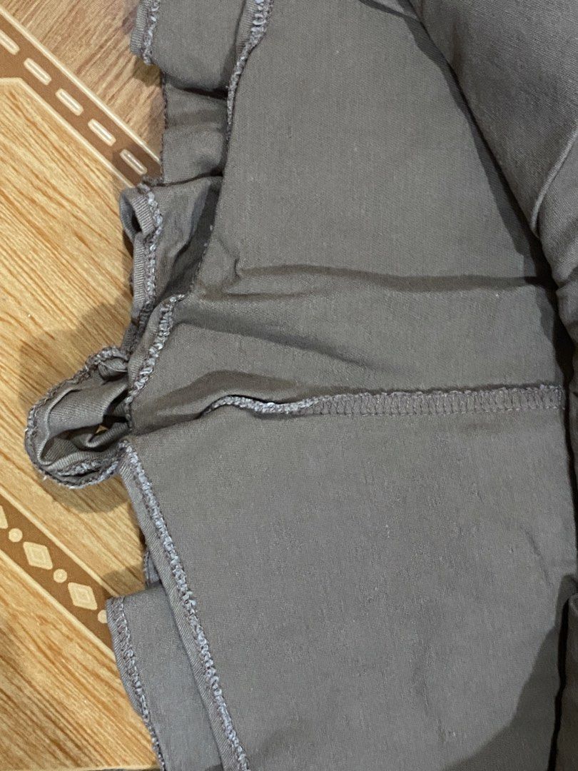 Brown Mini Y2K skirt (Category: Skirts) located in Manila. Submitted by dear_soleil (Listing ID 1464361567, Image 3). Description: size 26 length 11 *belt not included.