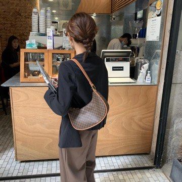 Brown Monogram Shoulder Bag (Category: Shoulder Bags) located in Caloocan City. Submitted by angelinee123 (Listing ID 1464384879, Image 3). Description: Never been used •Payment methods: Gcash (item price + sf) • Payment first policy • Delivery option: - J&t delivery : 2-3 days depends on loc - Lalamove: same day delivery - meetup: 5th avenue lrt station only (cod avail) .