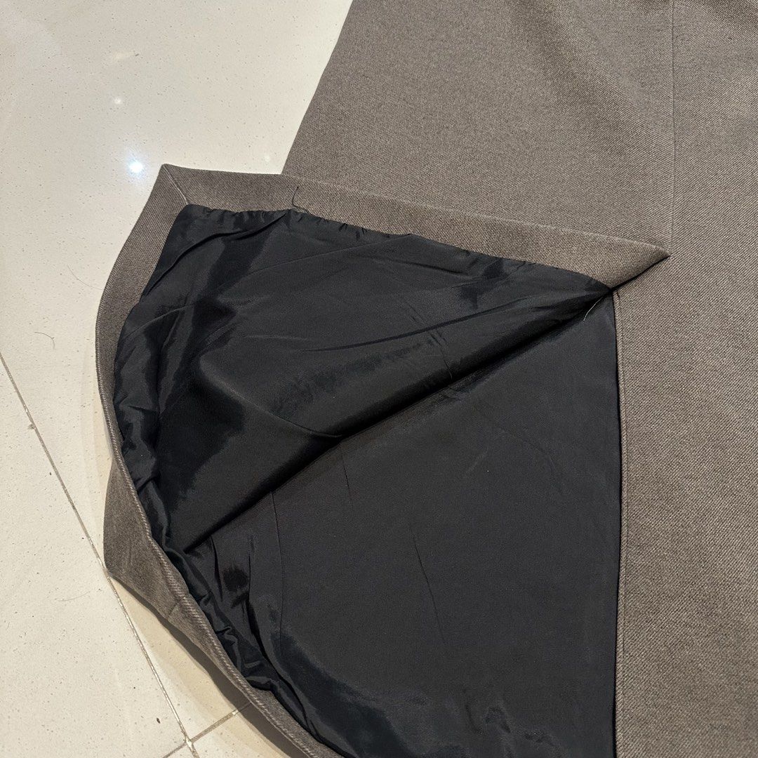 Brown Pencil Maxi Skirt (Category: Skirts) located in Manila. Submitted by filoved__ (Listing ID 1464443973, Image 3). Description: - Brand: Amusmaso - Double layered thick fabric - Back zipper enclosure - [Measurements in inches] Waist: 27-28, Length: 31.5 - High quality!! Best worn in office or formal event settings .